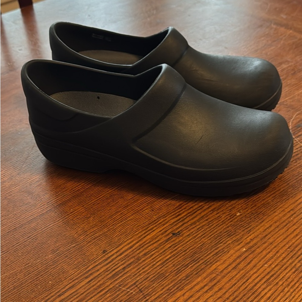 CROCS Black Women's Nursing Clogs